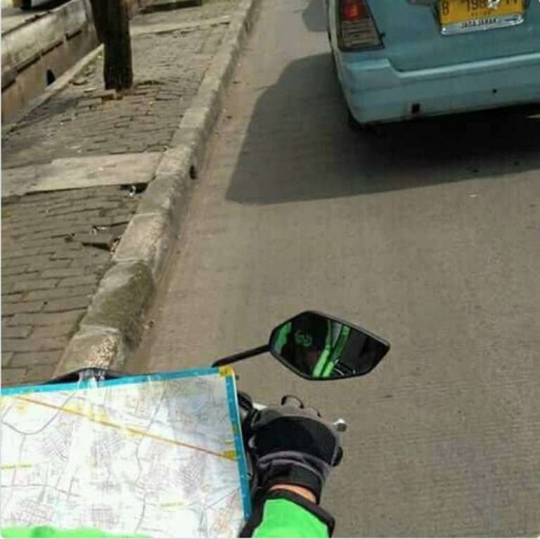 Pengendara Motor Lucu