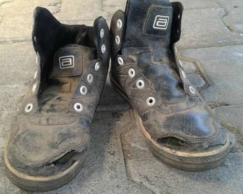 Sepatu jebol anak SD Bantul