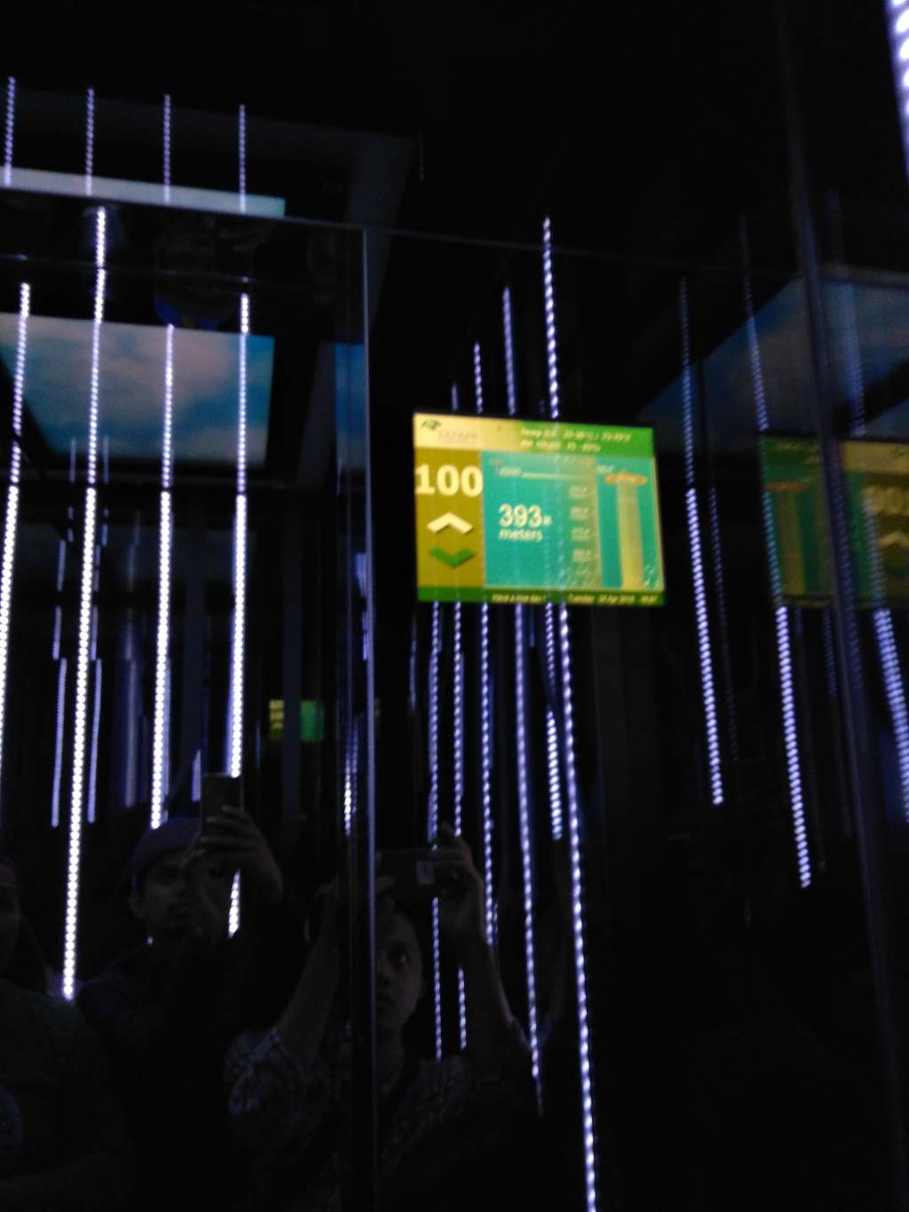 Lift di Sky100 Hong Kong