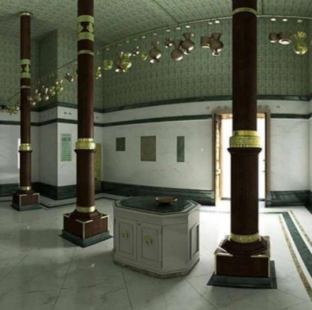 Penampakan di dalam Kabah.