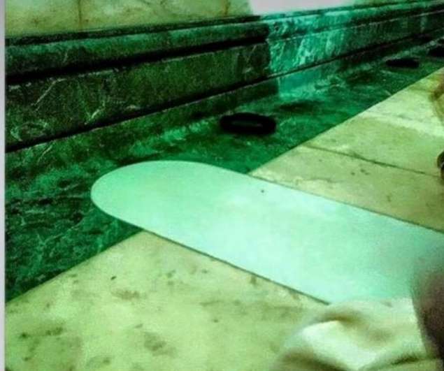 Penampakan di dalam Kabah.