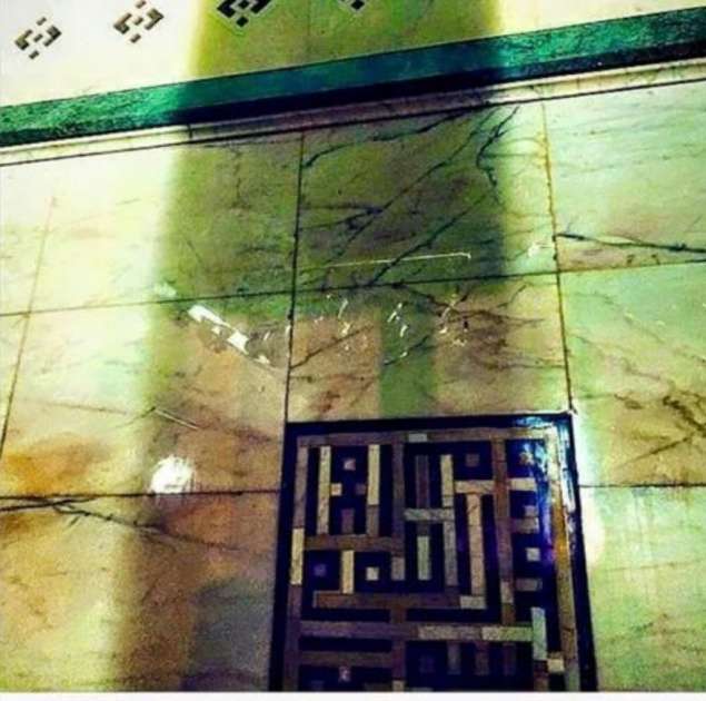 Penampakan di dalam Kabah.