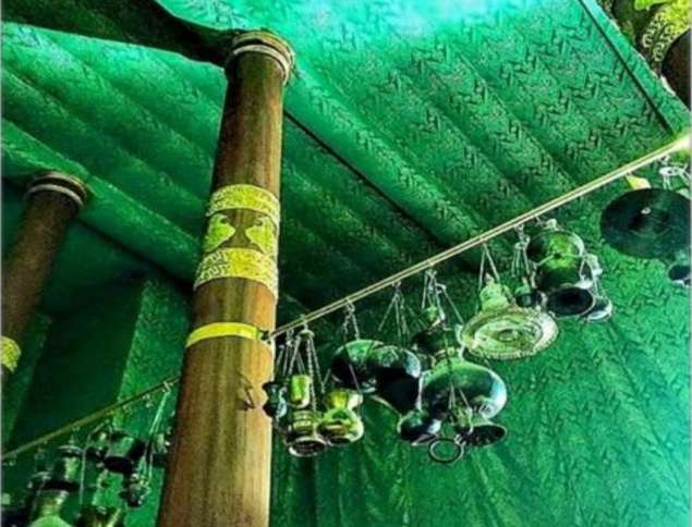 Penampakan di dalam Kabah.