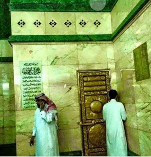 Penampakan di dalam Kabah.
