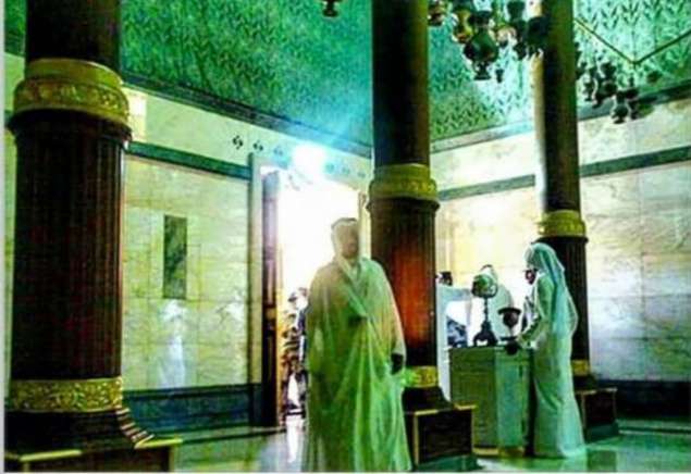 Penampakan di dalam Kabah.