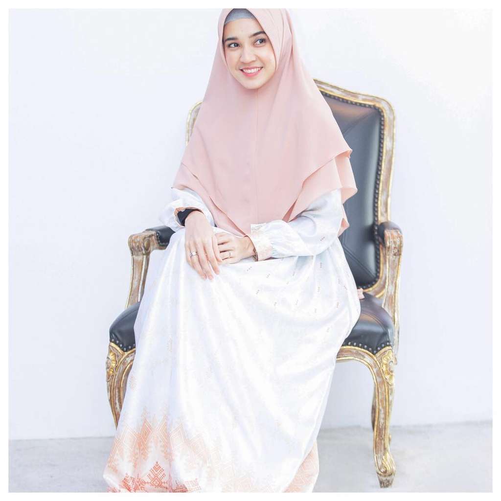 Dhini Aminarti