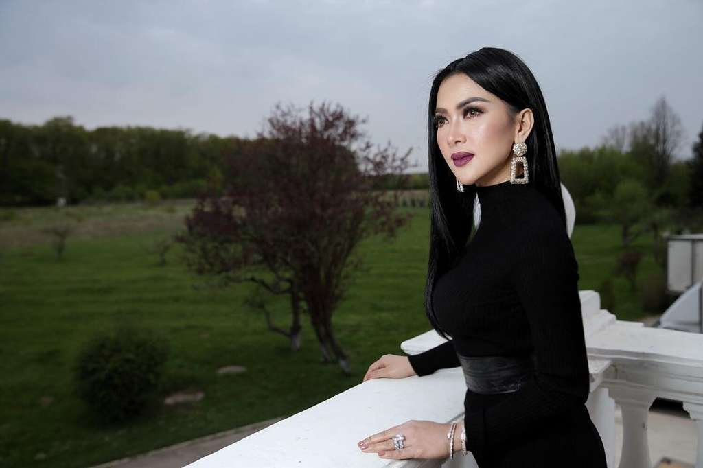 Syahrini fashion
