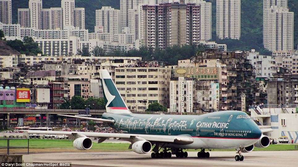 Bandara Kai Tak di Hongkong