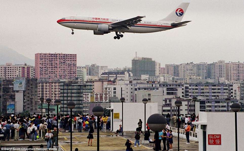 Bandara Kai Tak di Hongkong