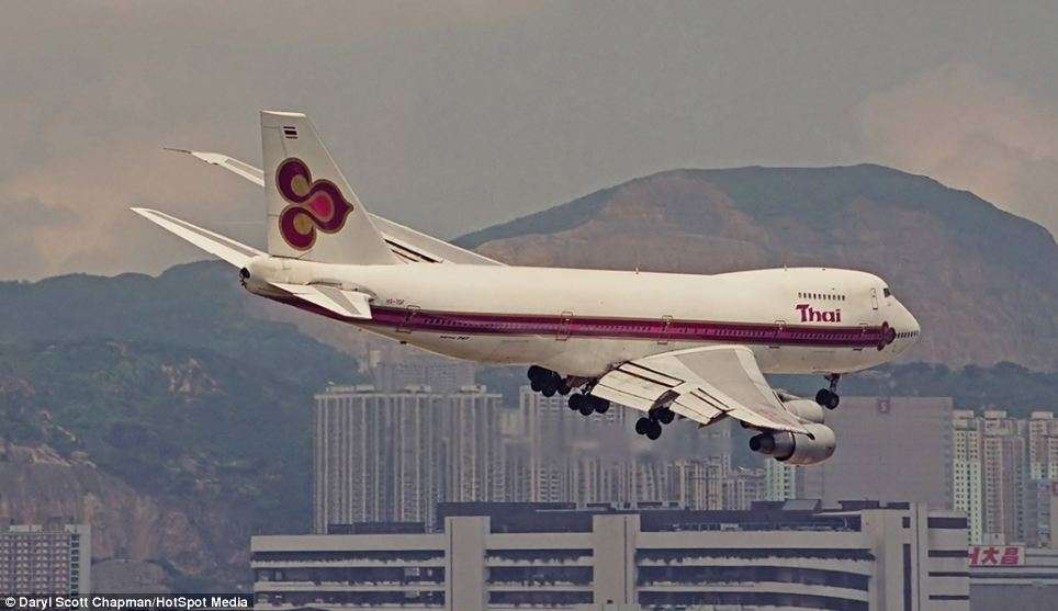 Bandara Kai Tak di Hongkong