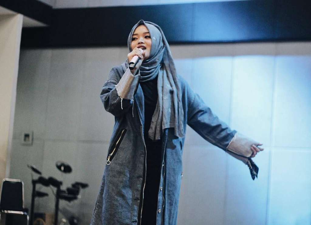 Putry Delina Putry Delina