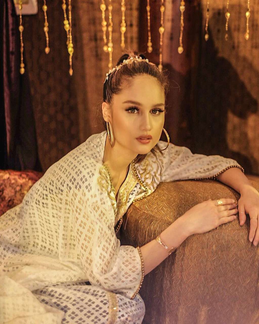Cinta Laura Busana Ramadan