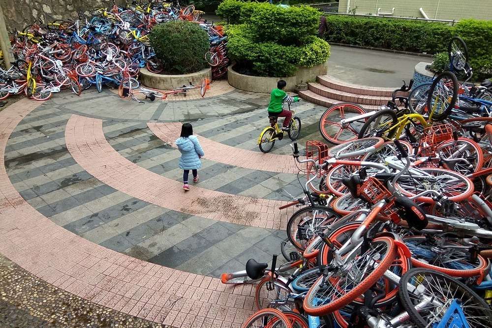 Bangkai sepeda di China