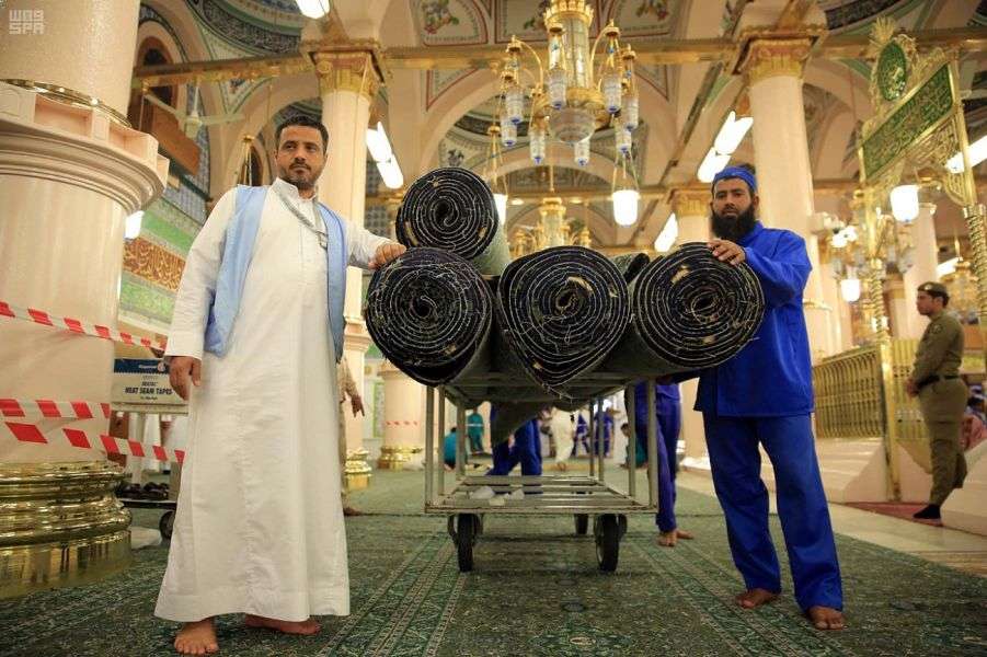 Karpet Masjid Nabawi diganti