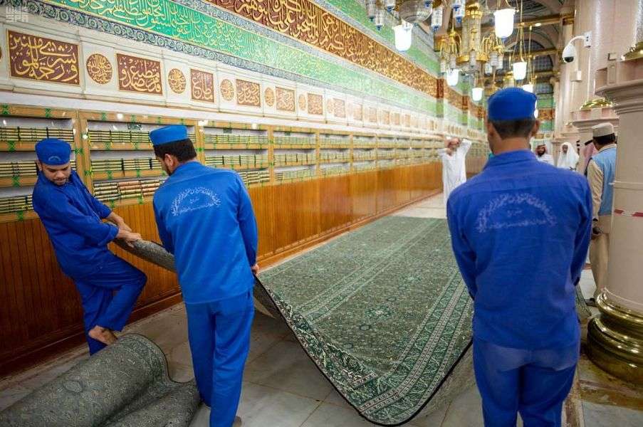 Karpet Masjid Nabawi diganti