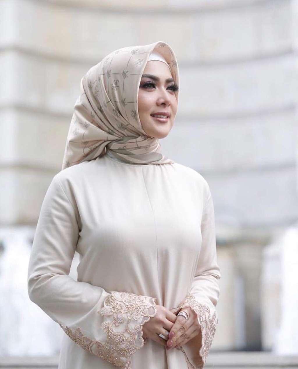 Syahrini Luncurkan brand Hijab