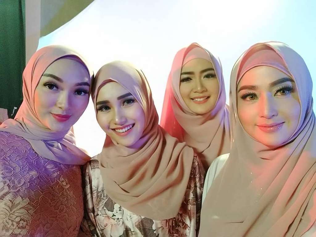 Ayu Ting Ting pakai hijab di bulan Ramadan Ayu Ting Ting pakai hijab di bulan Ramadan