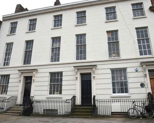 Tampak luar Masjid Syekh Abdullah Quilliam di Liverpool