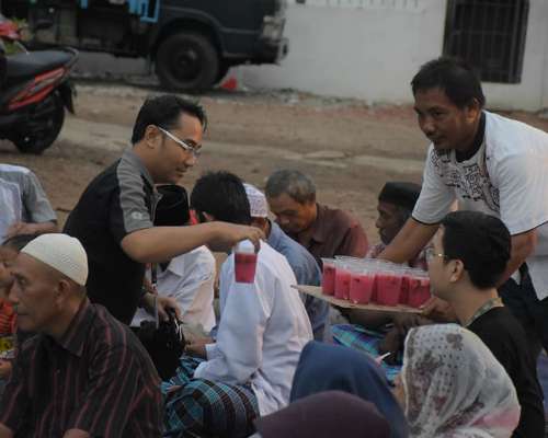 Buka puasa bersama Sekolah Relawan di Kampung Pakin
