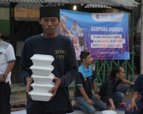 Buka puasa bersama Sekolah Relawan di Kampung Pakin