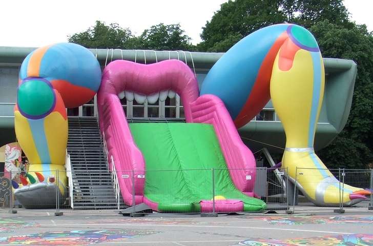 Dunia Itu Terkadang Aneh