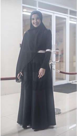 Busana Zaskia Sungkar