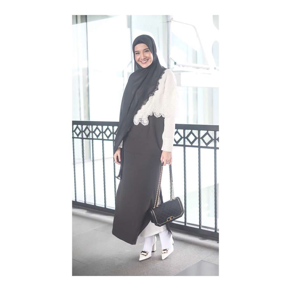 Busana Zaskia Sungkar