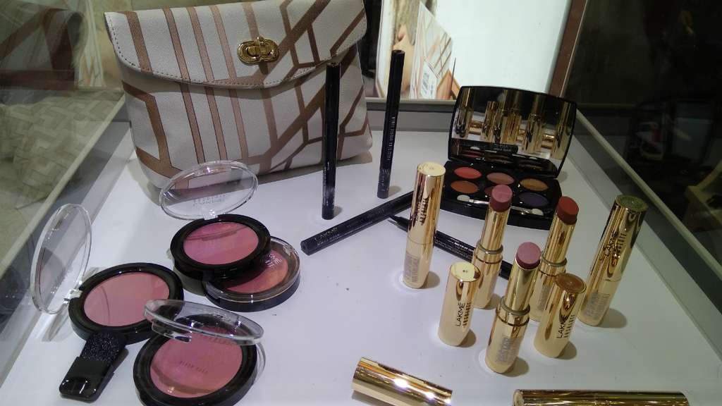 Lakme Illuminating Makeup