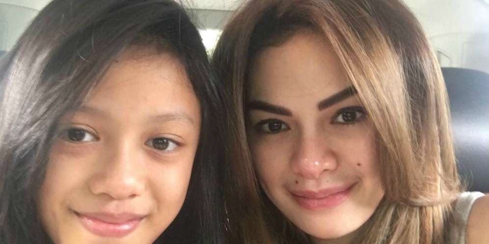 Nikita Mirzani dan putrinya