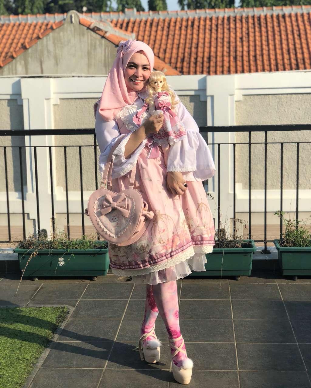 Astrid Kuya bergaya ala Lolita