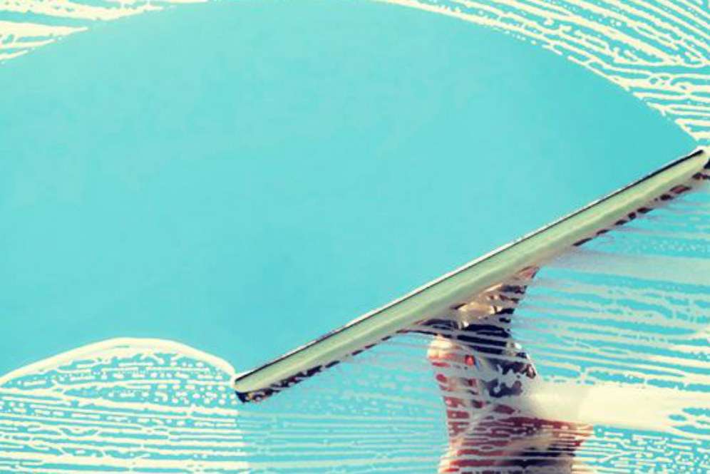 Bersihkan kaca Bersihkan kaca