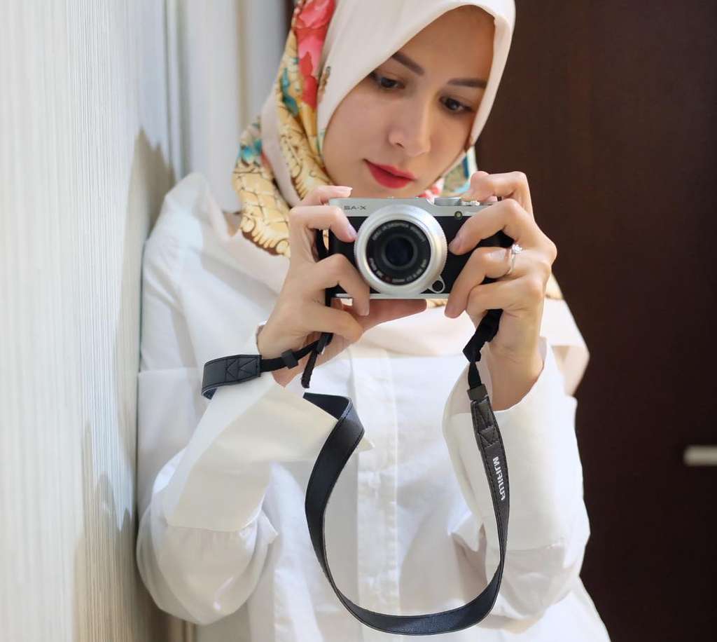 Rina Diana dalam balutan hijab Rina Diana dalam balutan hijab
