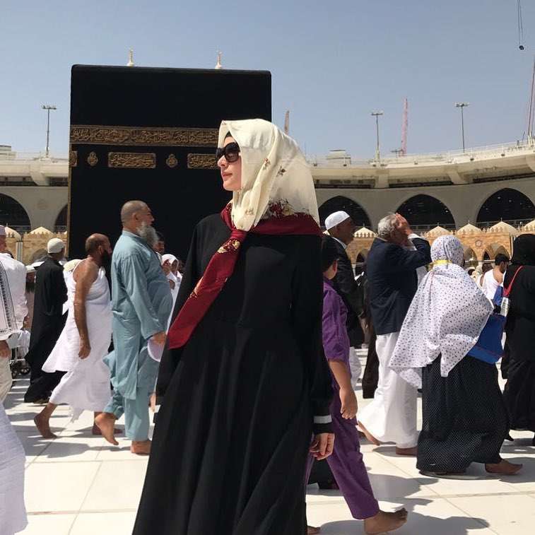 Rina Diana dalam balutan hijab Rina Diana dalam balutan hijab