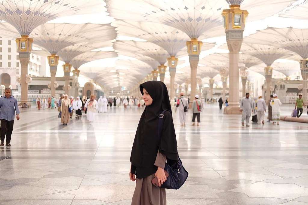 Rina Diana dalam balutan hijab Rina Diana dalam balutan hijab