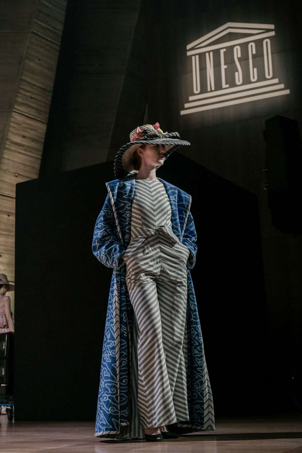 rancangan Edward Hutabarat di Batik For The World