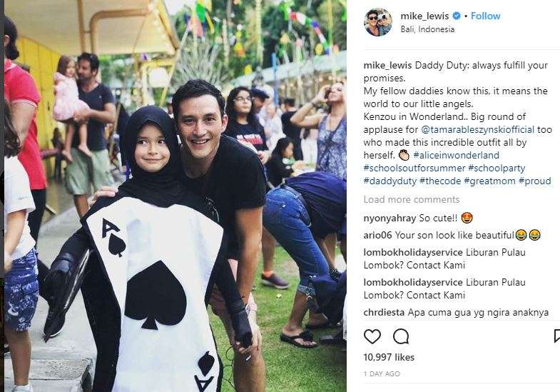 Mike lewis dan putranya
