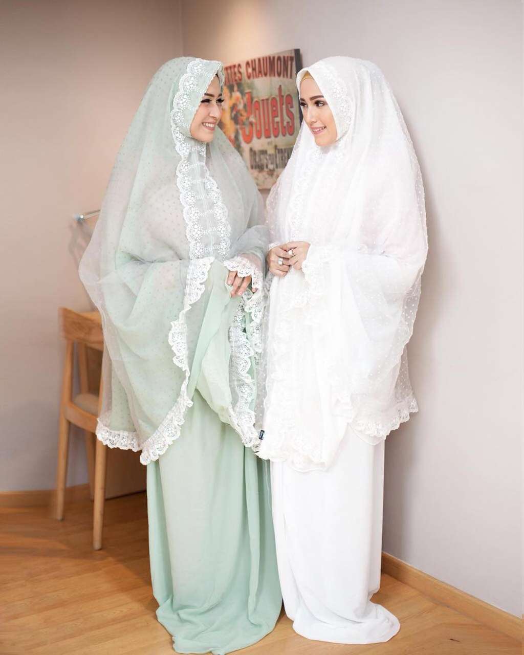 Adelia Pasha dan Nina Zatulini
