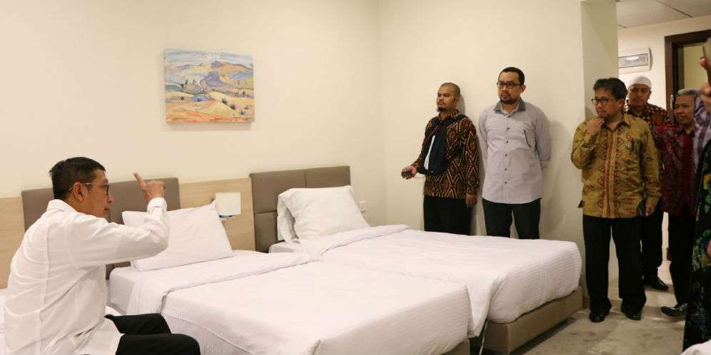 Menag mengecek fasilitas kamar hotel