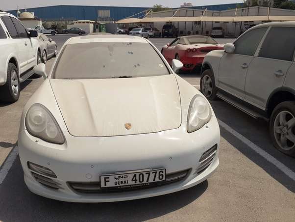 Mobil Porsche teronggok