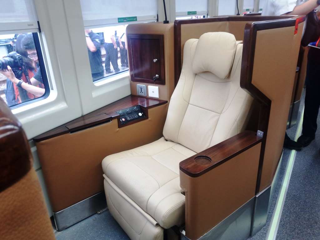 Kursi di gerbong kereta sleeper.