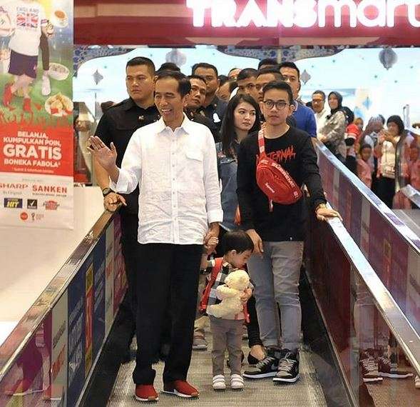 Jokowi dan Jan Ethes