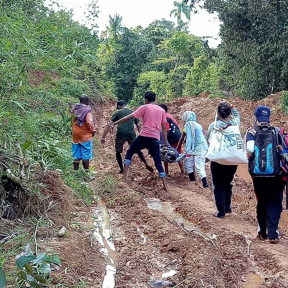 dokter berhijab Amalia Usmaianti