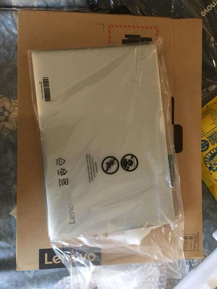 Akhirnya, laptopnya datang juga. Akhirnya, laptopnya datang juga.