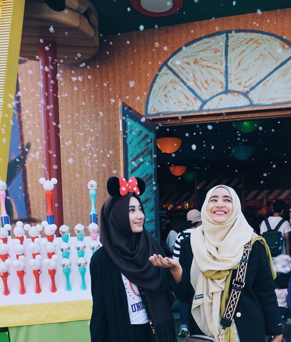 Cindy Fatika Sari dan Tengku Syaira