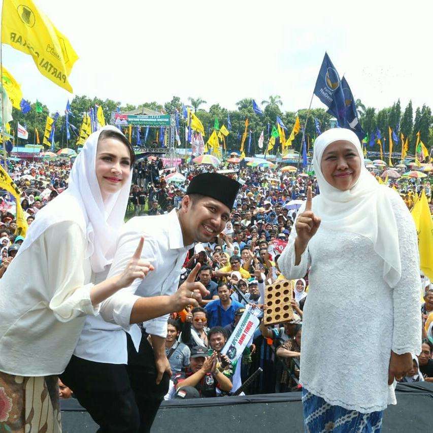 Arumi Bacshin dan Emil Dardak