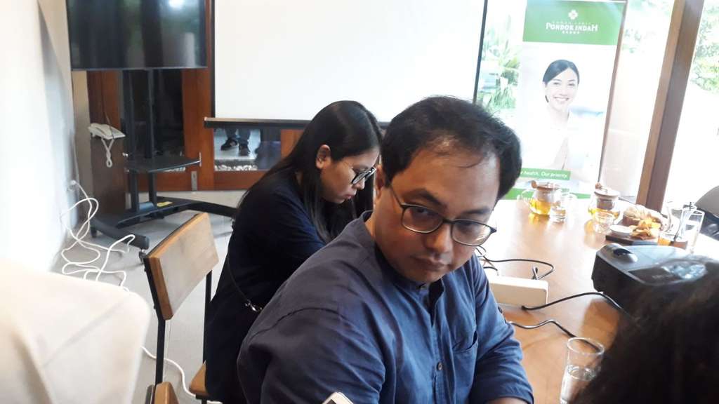 Dedy Yudha Rismanto, Dokter Spesialis Periodonsia di Lewis & Carroll
