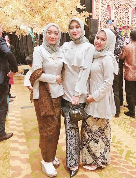 OOTD Kondangan Dian Pelangi