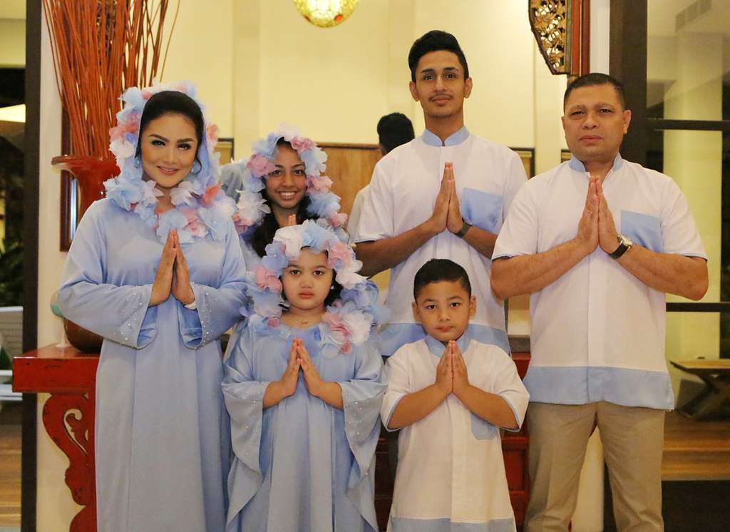 krisdayanti dan keluarga krisdayanti dan keluarga