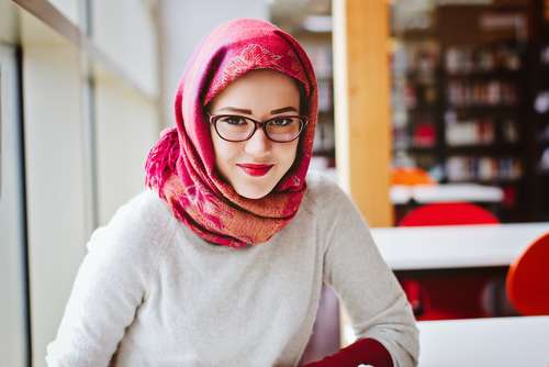 hijab warna merah hijab warna merah