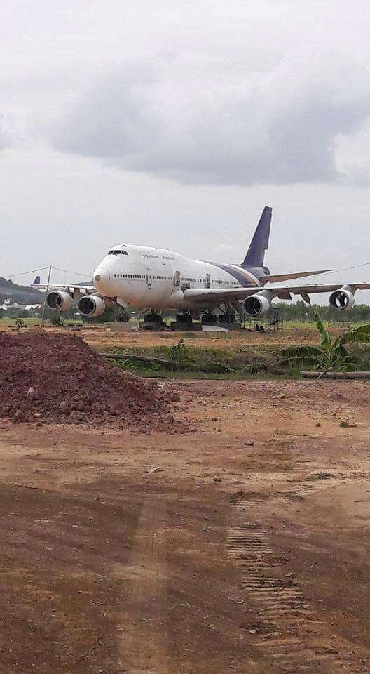 Pesawat itu muncul di sini.